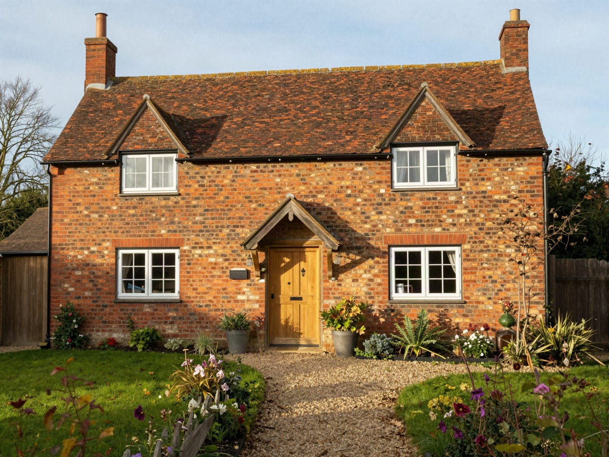 2 bedroom cottage in Farnham, photo 1 of 4